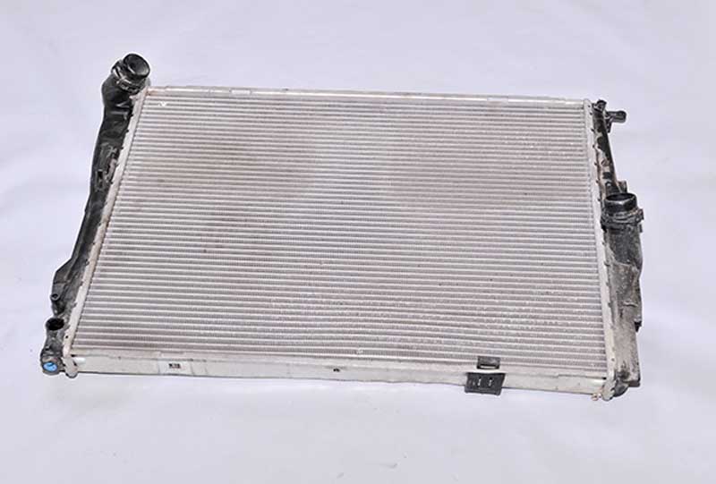 BMW 6 SERİSİ ÇIKMA YEDEK PARÇA BMW-ÇIKMA-YEDEK-PARÇA-E-90-BENZİNLİSU-RADYATÖRÜ